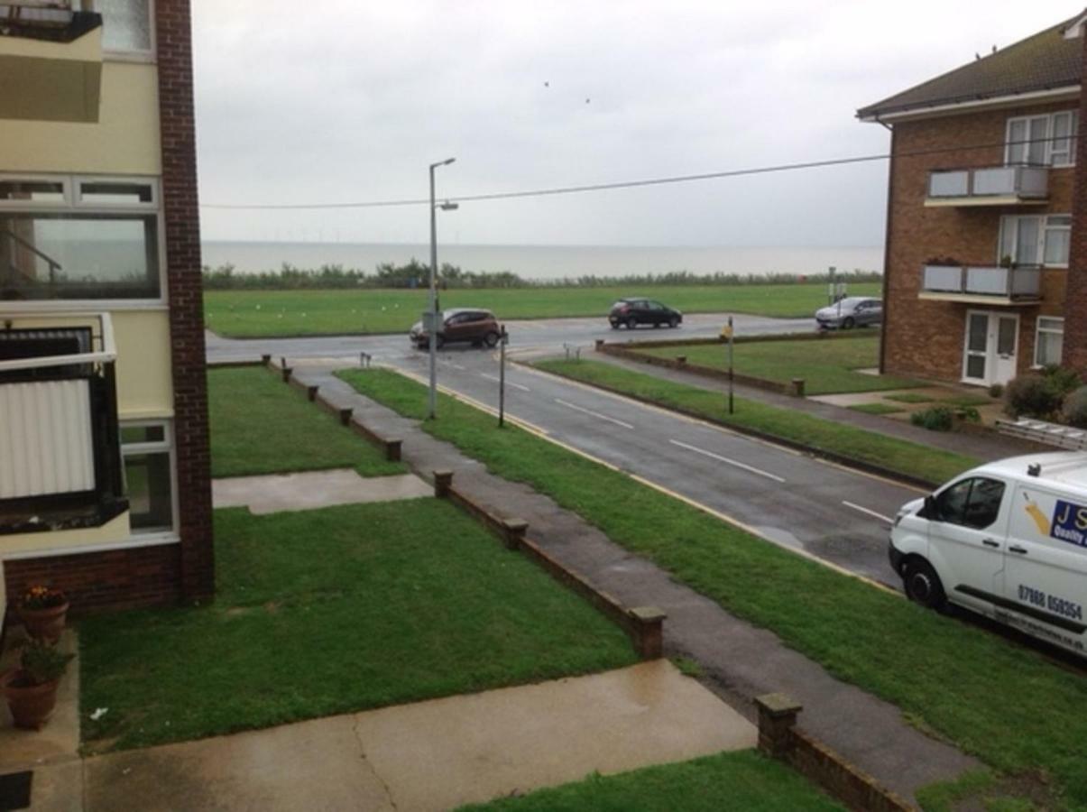 9 Gunfleet Court Apartment Clacton-on-Sea Exterior photo
